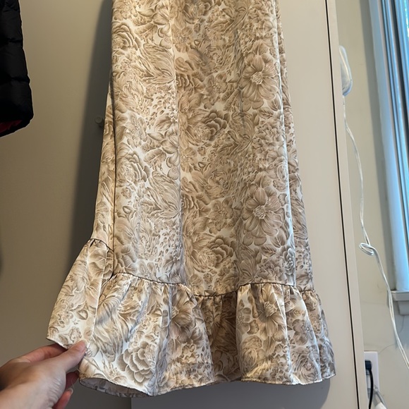 HEARTLOOM Floral Maxi Dress - Picture 4 of 9